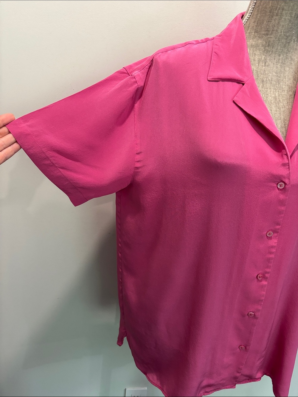 Aritzia Babaton Hot Pink Silk Button-Down Blouse Short Sleeve Medium - Picture 4 of 13